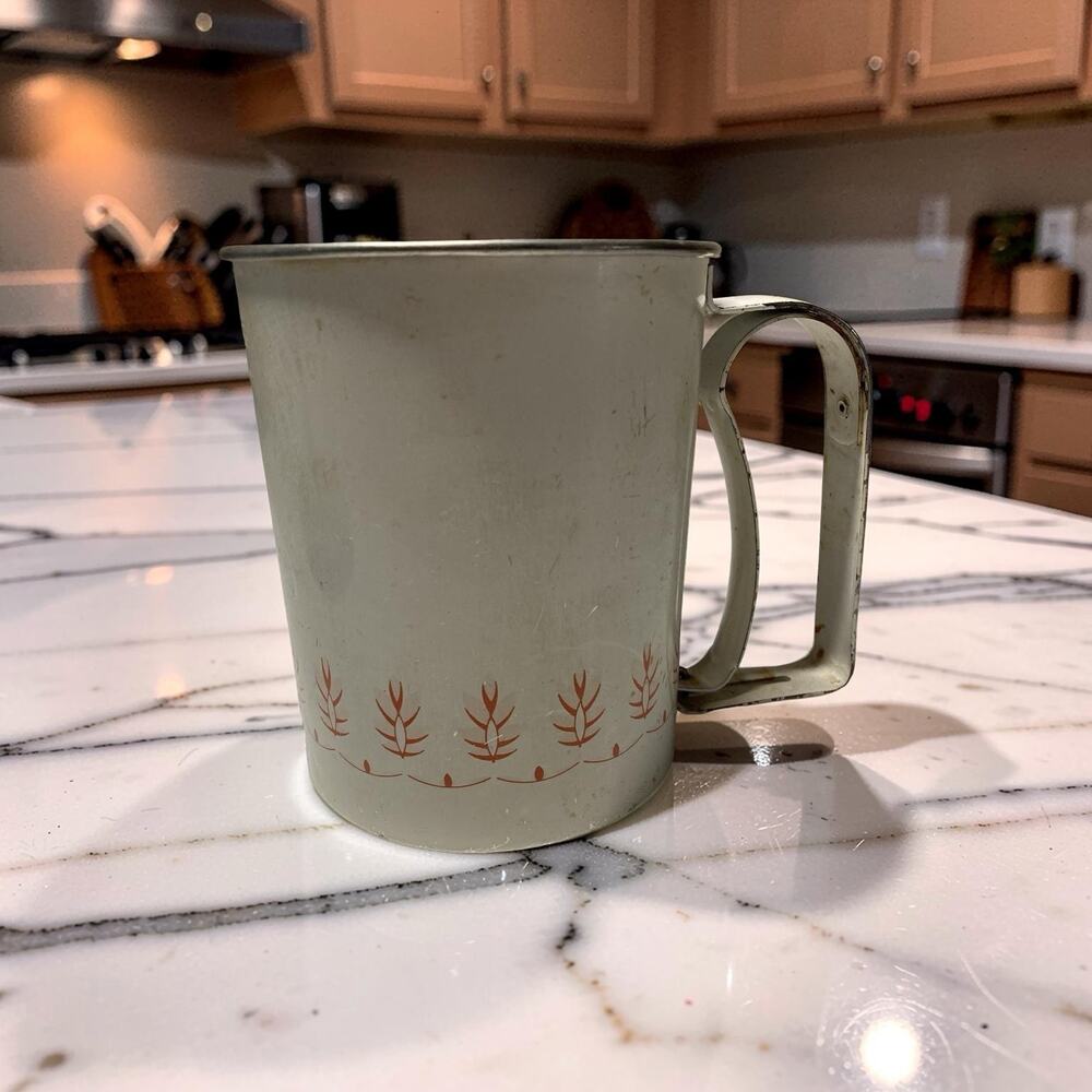 VINTAGE ANDROCK FLOUR SIFTER 1950's METAL HANDLE WORKS BAKING UTENCIL TOOL